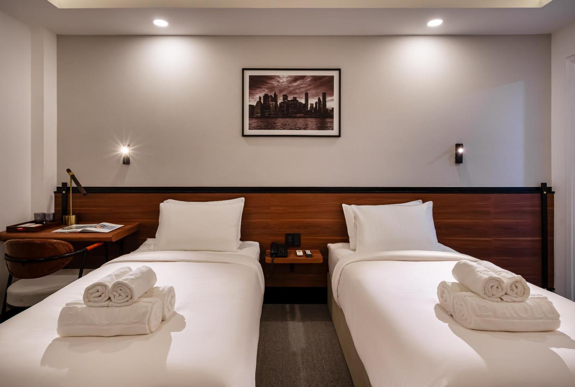 Khách sạn Metrolux Contemporary TP. Hồ Chí Minh