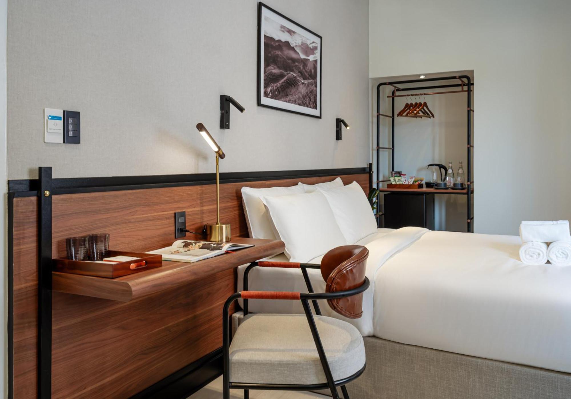 Khách sạn Metrolux Contemporary TP. Hồ Chí Minh
